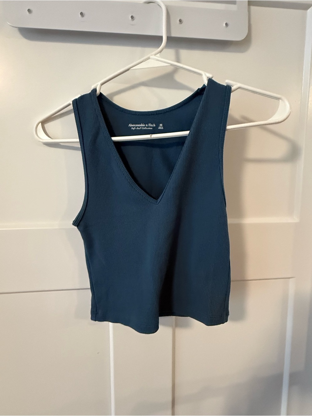 Abercrombie & Fitch Women's Teal Ribbed V-Neck Tank size XS